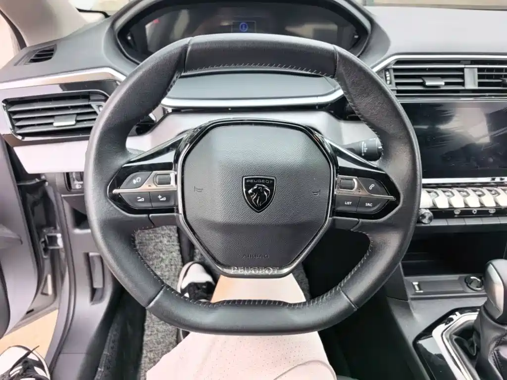 Peugeot 408 2023 — фото 11