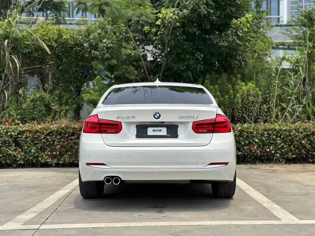 BMW 3 Series 2017 — фото 19