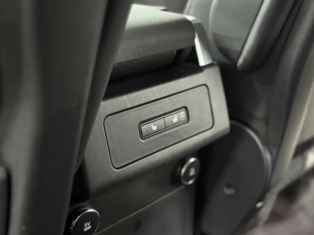 Land Rover Discovery 2018 — фото 11