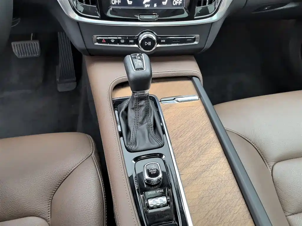 Volvo S90 2019 — фото 13
