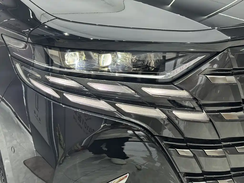 Toyota Alphard 2025 — фото 8