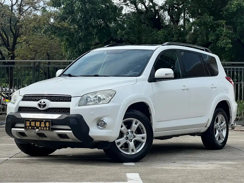 Toyota RAV4 2012 — фото 1