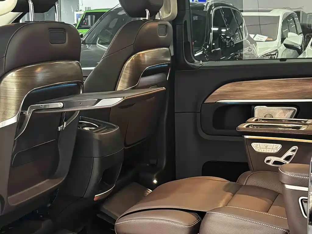 Mercedes-Benz V-Class 2023 — фото 14