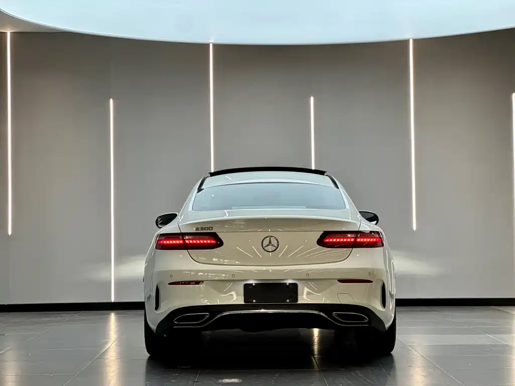 Mercedes-Benz E-Class 2022 — фото 10