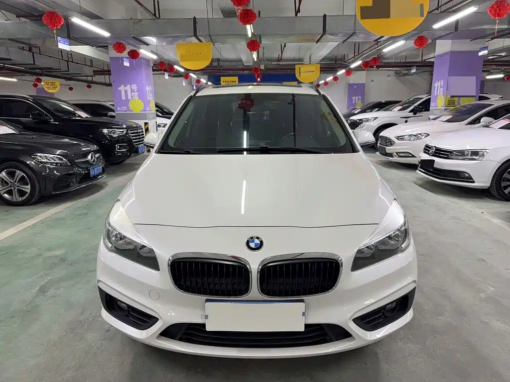 BMW 2 Series Wagon 2017 — фото 2