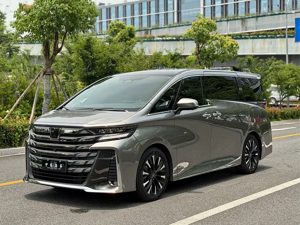 Toyota Vellfire 2024 — фото 1