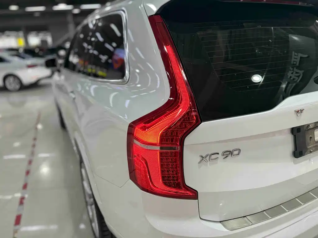 Volvo XC90 2019 — фото 11
