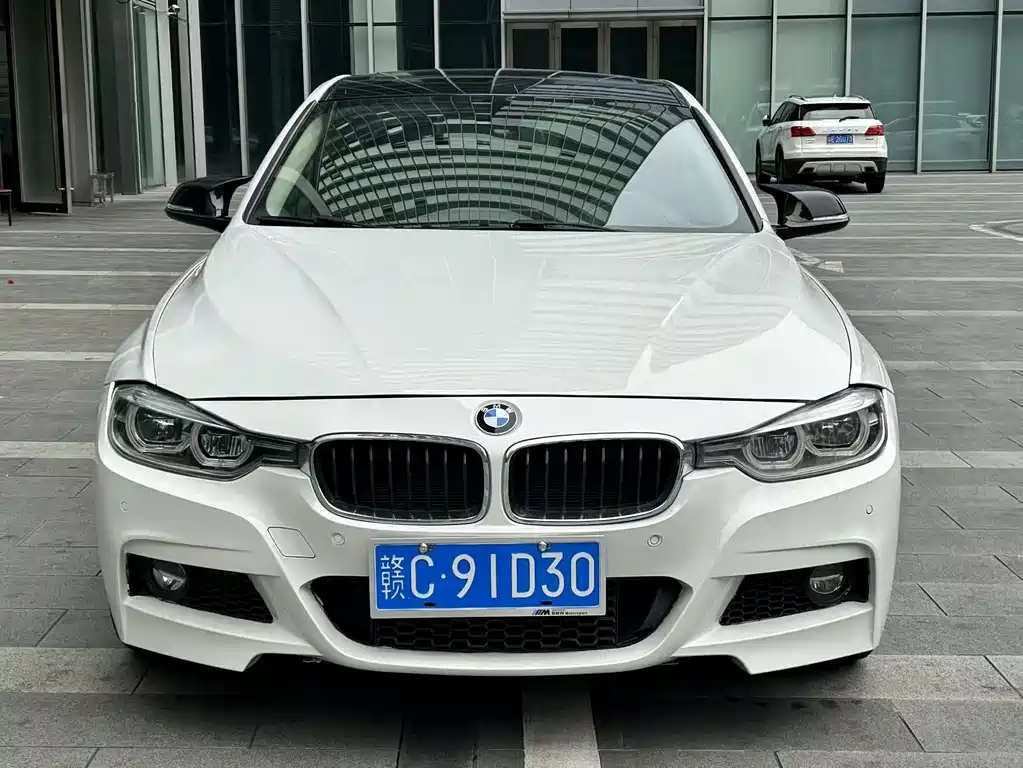 BMW 3 Series 2018 — фото 1