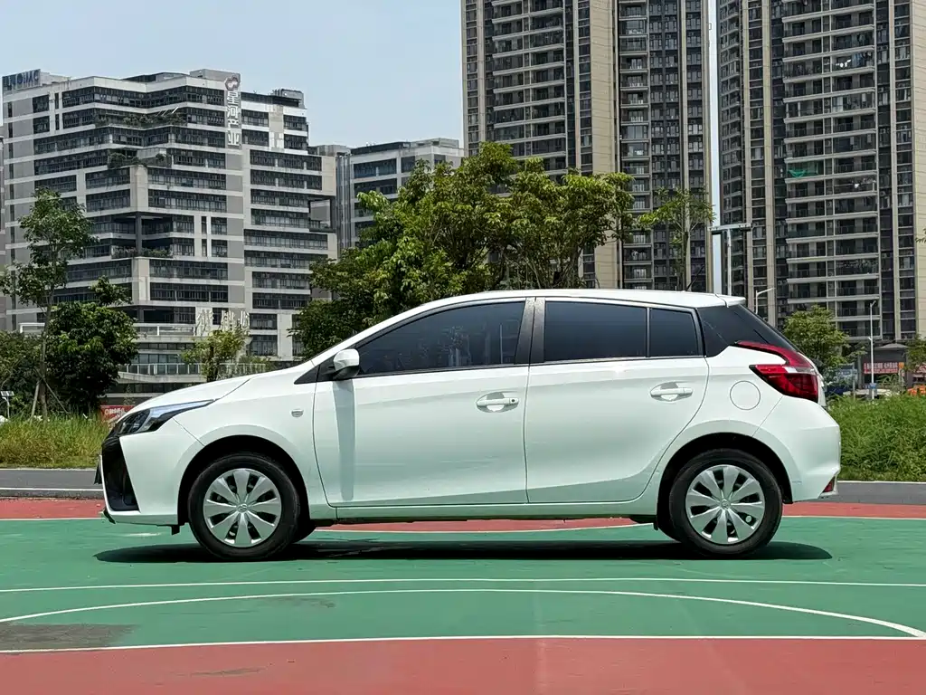Toyota Yaris L 2022