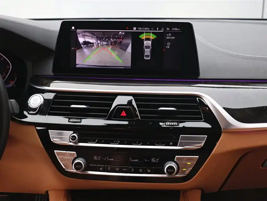 BMW 5 Series 2019 — фото 19
