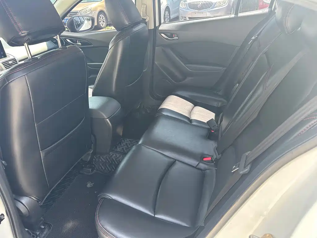 Mazda 3 Axela 2016