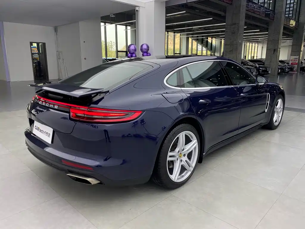 Porsche Panamera 2018 — фото 35