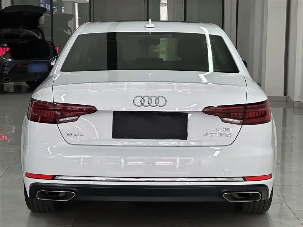 Audi A4L 2019 — фото 14