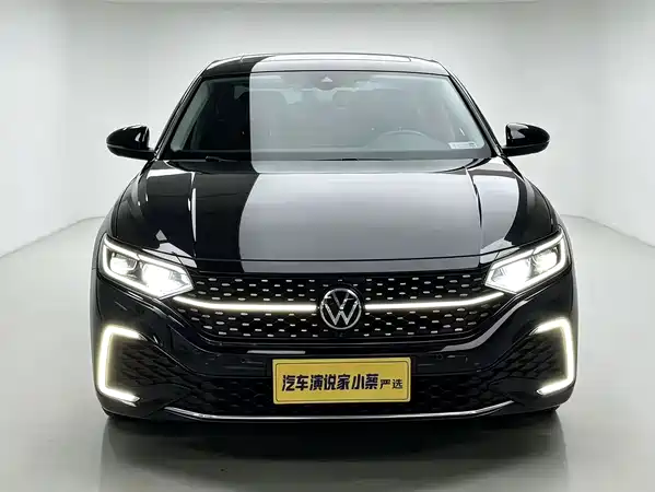 Volkswagen Passat 2023