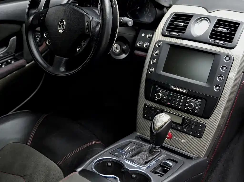 Maserati Quattroporte 2010 — фото 10