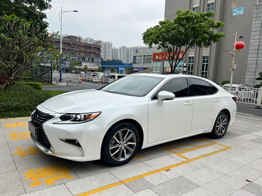 Lexus ES 2018 — фото 3