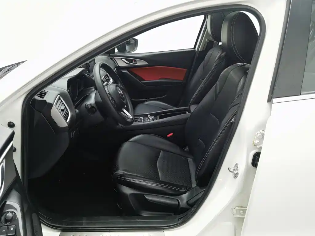 Mazda 3 Axela 2018 — фото 10