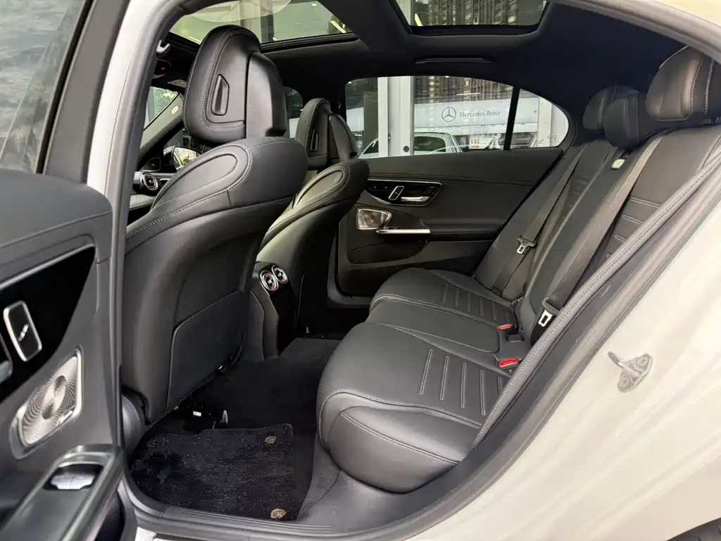 Mercedes-Benz C-Class 2023 — фото 9