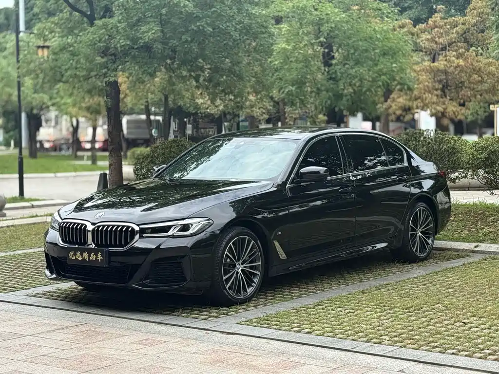 BMW 5 Series 2021 — фото 1