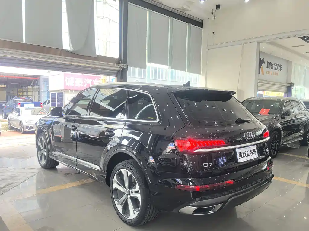 Audi Q7 2021 — фото 4