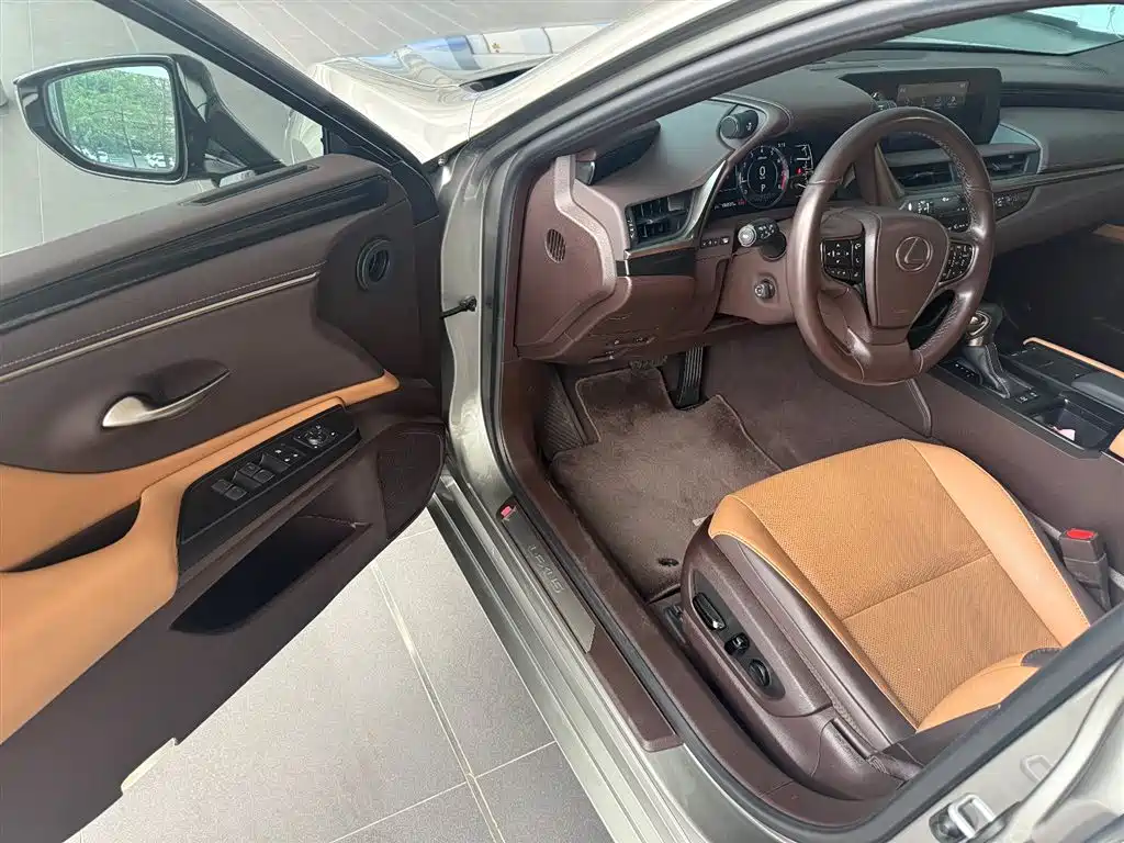 Lexus ES 2021 — фото 12