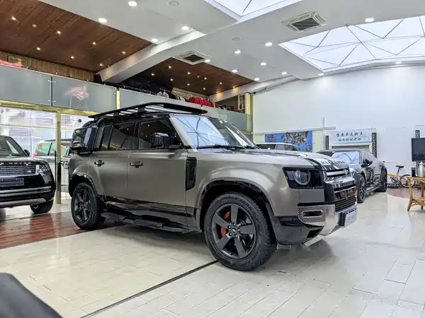 Land Rover Defender 2023