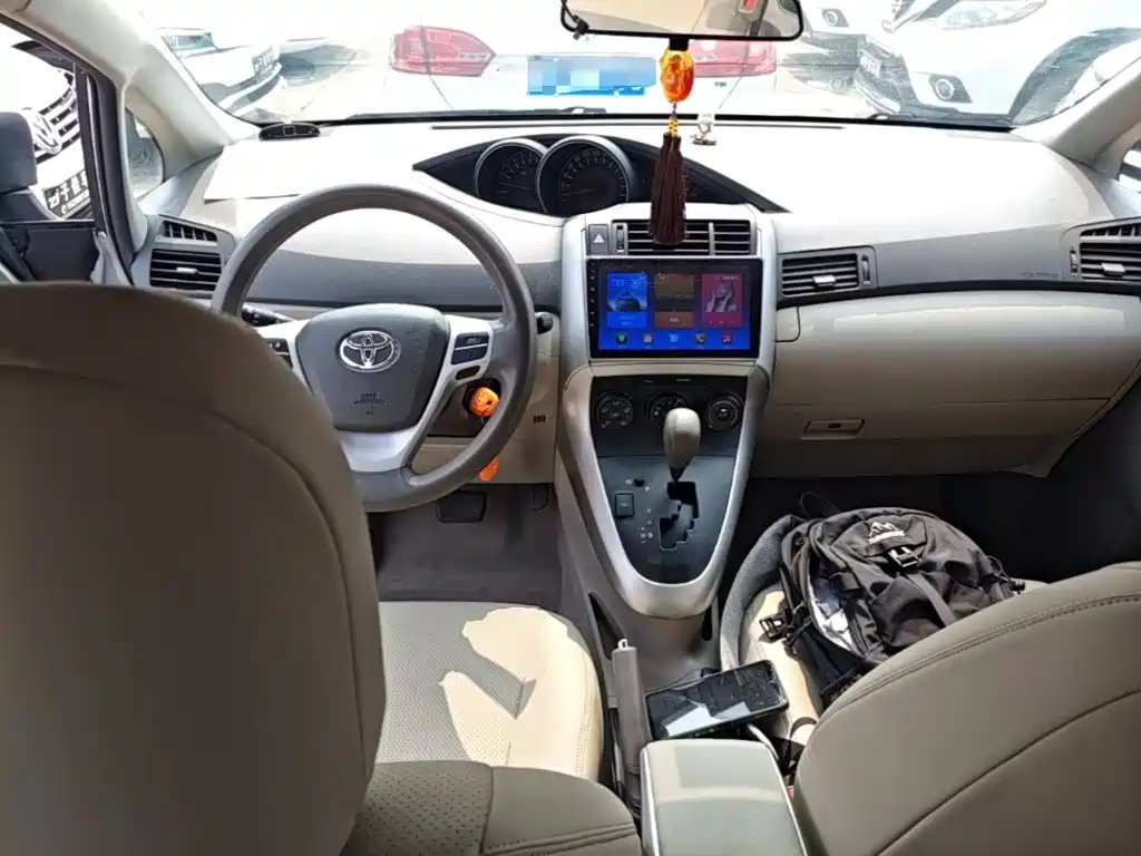 Toyota Verso 2015 — фото 10