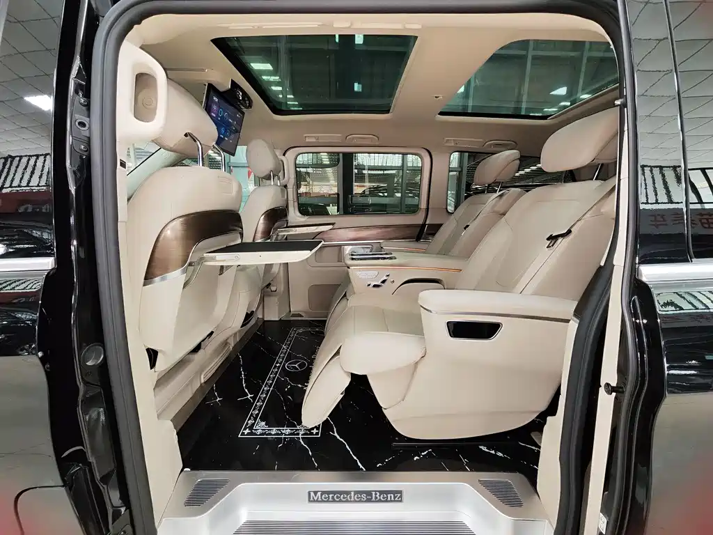 Mercedes-Benz V-Class 2023 — фото 8