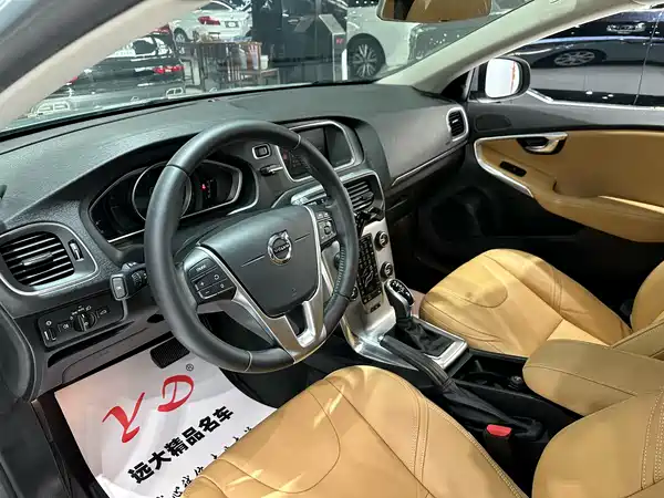 Volvo V40 2017