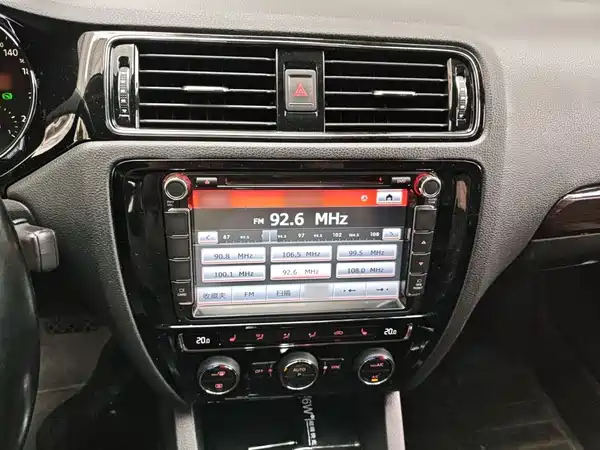 Volkswagen Sagitar 2016