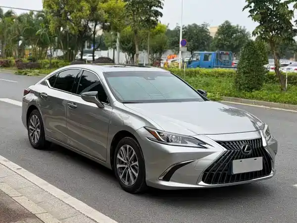 Lexus ES 2022