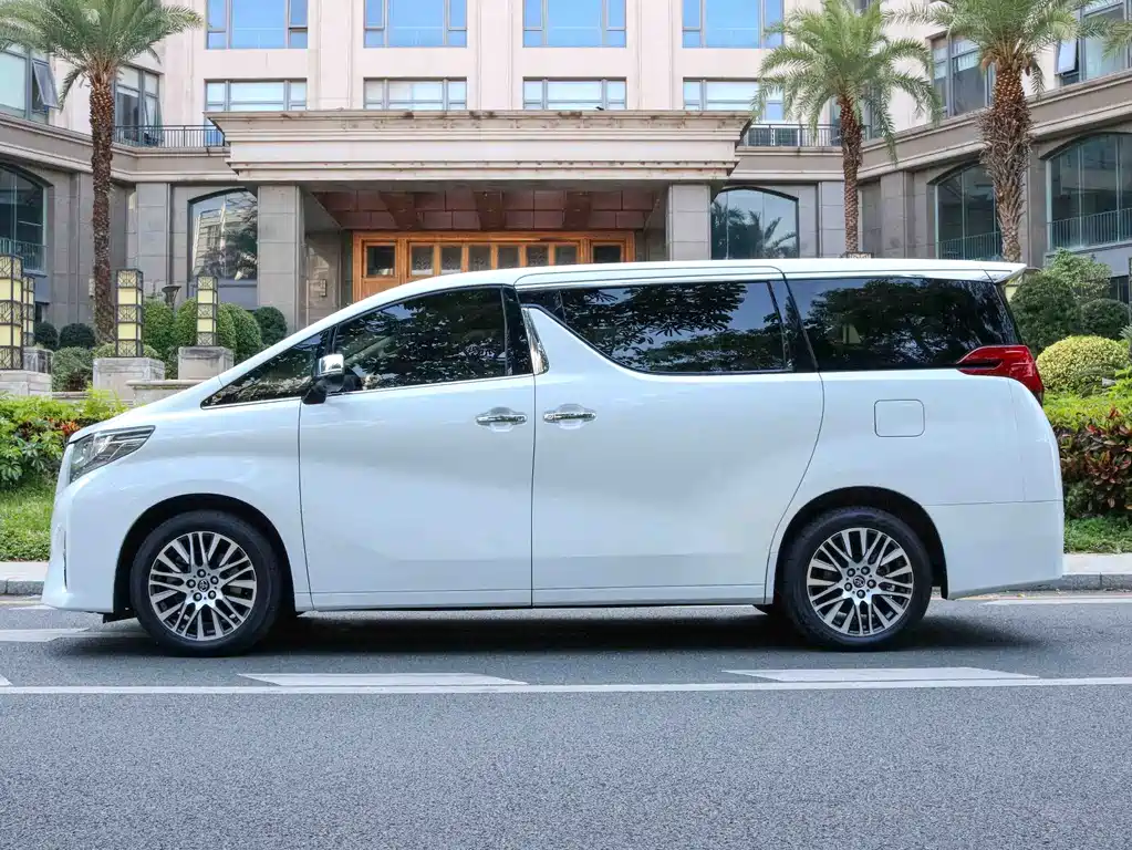 Toyota Alphard 2018 — фото 13