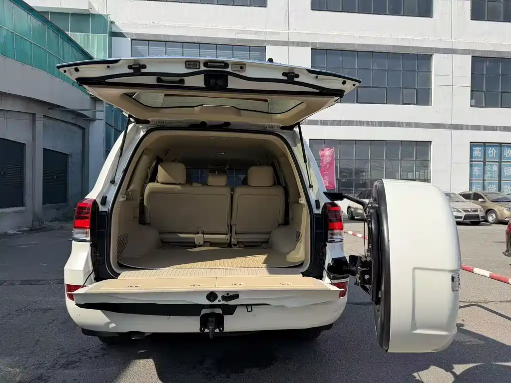 Toyota Land Cruiser 2018 — фото 15