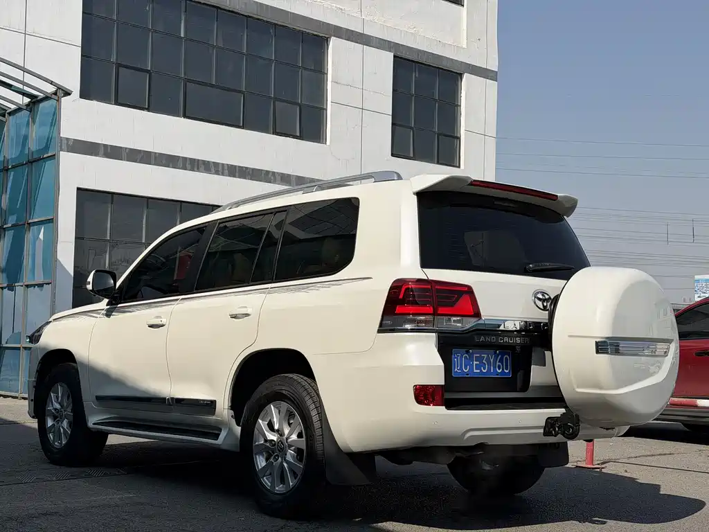 Toyota Land Cruiser 2018 — фото 5