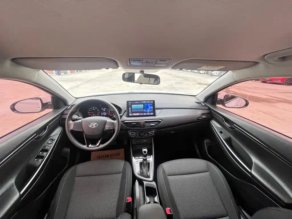 Hyundai Elantra 2019 — фото 12