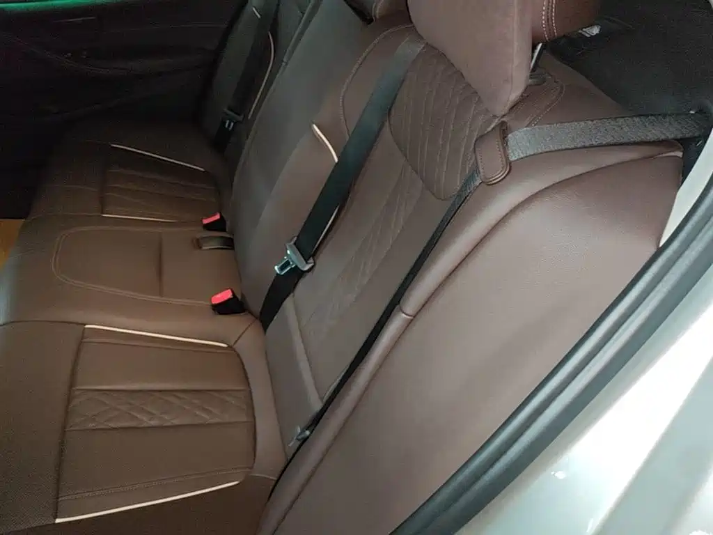 BMW 5 Series 2021 — фото 17