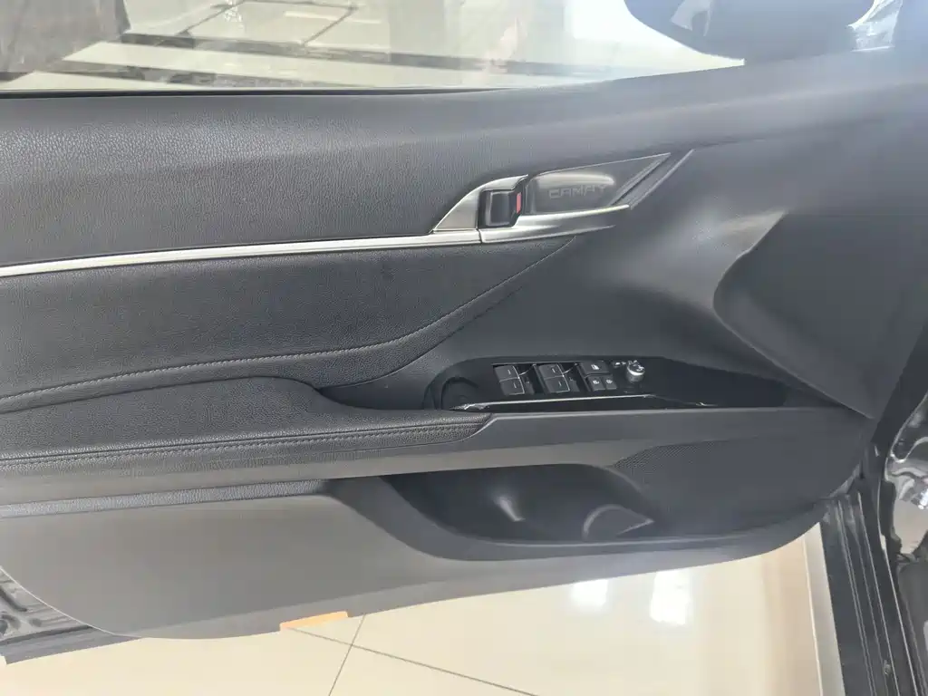 Toyota Camry 2022 — фото 12
