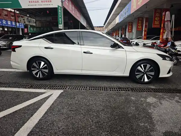 Nissan Teana 2022
