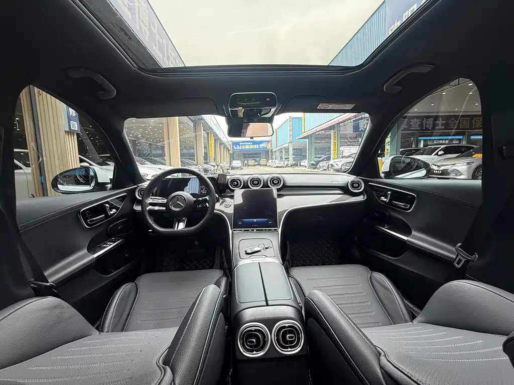 Mercedes-Benz C-Class 2024 — фото 14