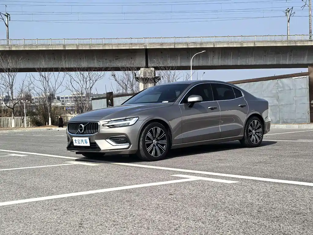Volvo S60 2021 — фото 1