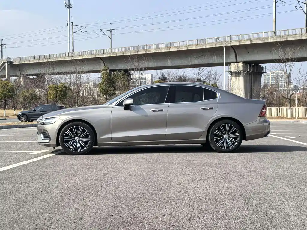 Volvo S60 2021 — фото 10