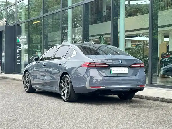 BMW i5 2024