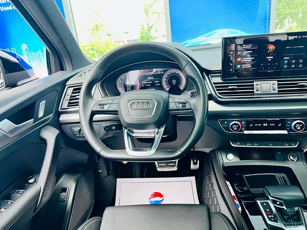Audi Q5L 2024 — фото 17