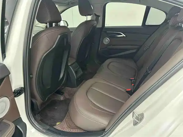 BMW 1 Series 2021
