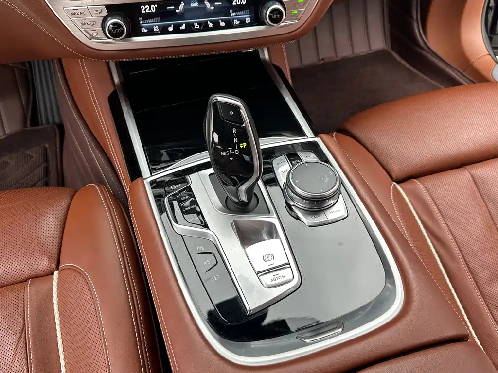 BMW 7 Series 2018 — фото 17