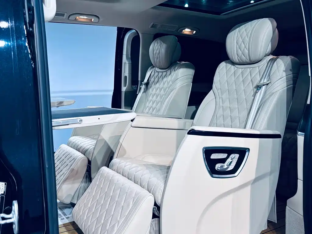 Mercedes-Benz V-Class 2021 — фото 14