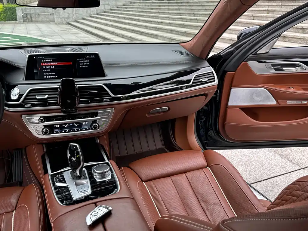 BMW 7 Series 2018 — фото 22