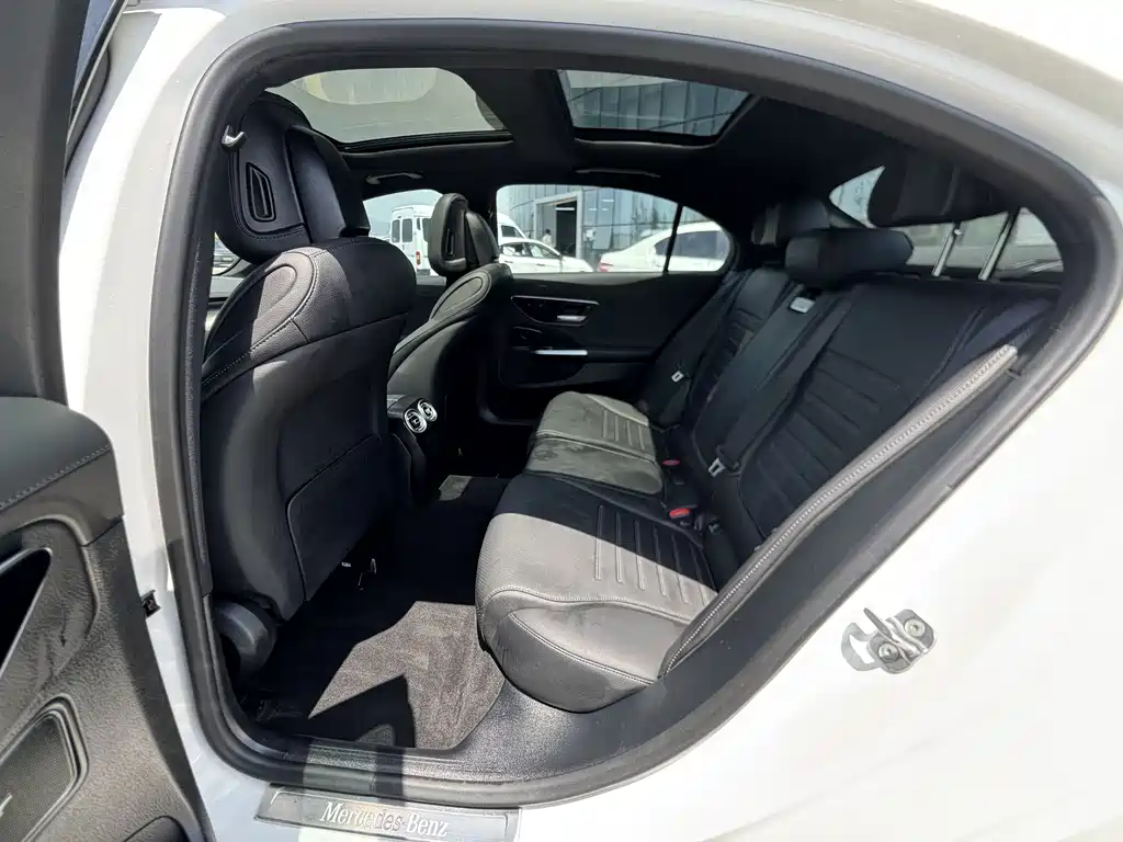 Mercedes-Benz C-Class 2024