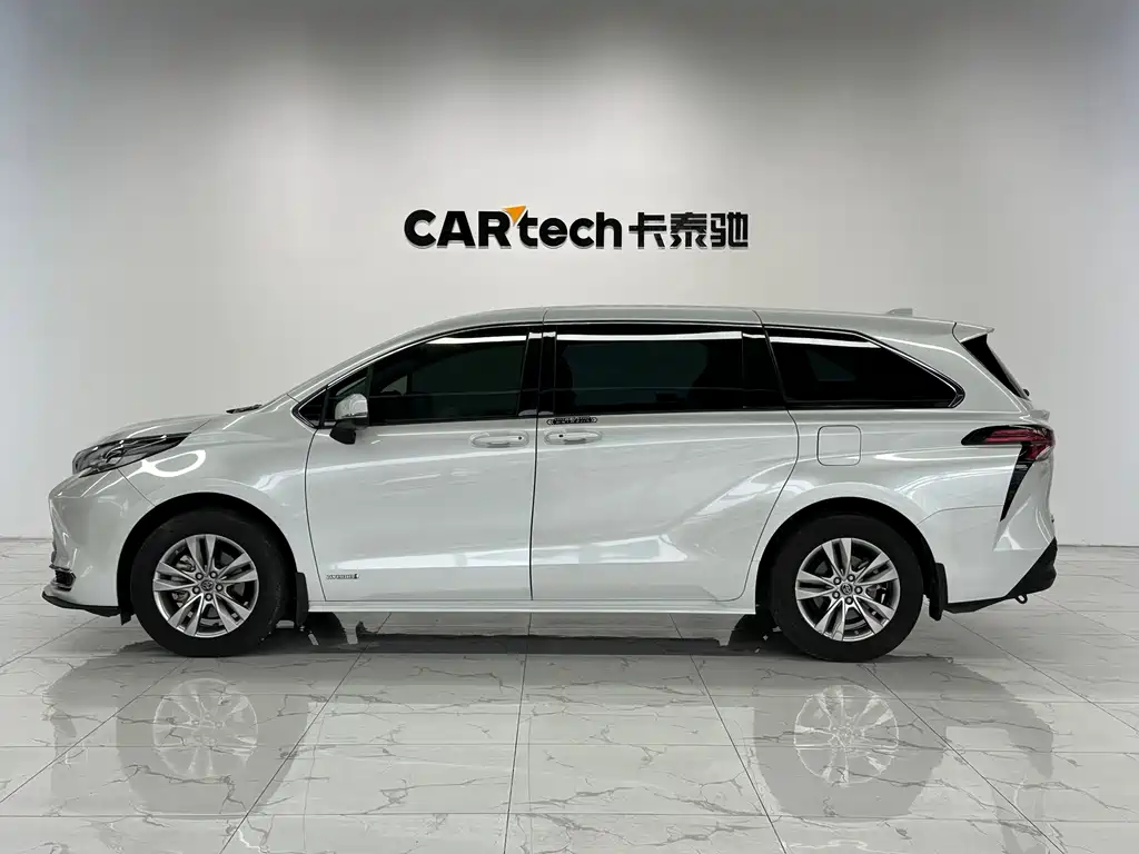Toyota Sienna 2023 — фото 7