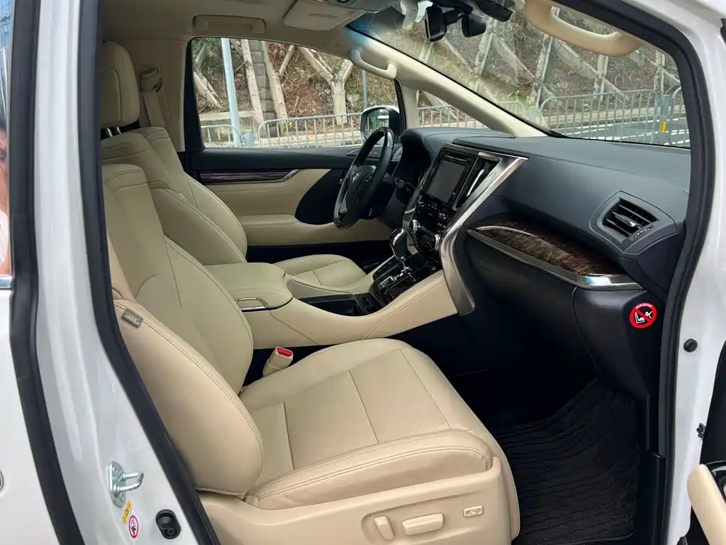 Toyota Alphard 2018 — фото 12